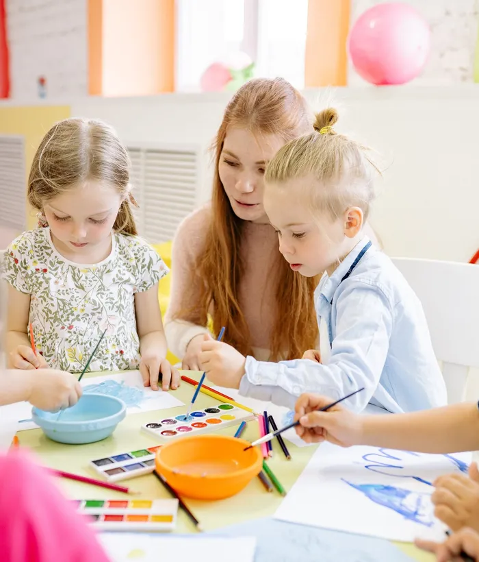 Des professionnelles de l’enfance échangent pendant une formation